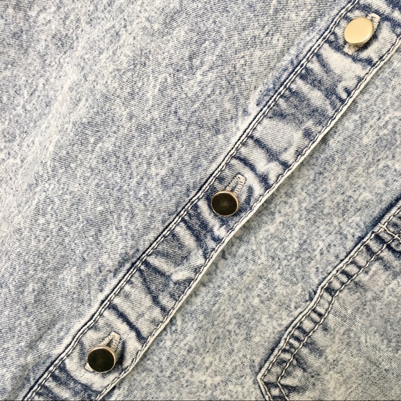 Sleeveless Denim Button-up Shirt with Metal Detail - Picture 5 of 6